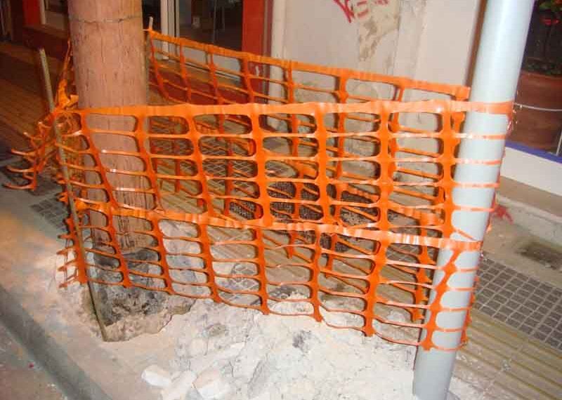 Αναγνώστης Γ.Α.: “Ξηλώνουν πλακάκια που τοποθετήθηκαν πριν 2-3 εβδομάδες!”