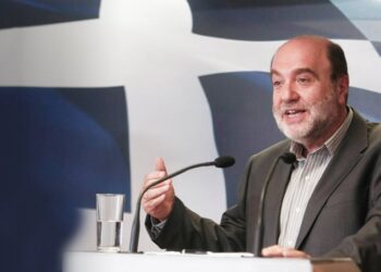 Τρύφων Αλεξιάδης: Στο στόχαστρο της εφορίας και τα μετρητά στο στρώμα