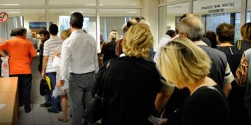 «Καταιγίδα» μέτρων από Οκτώβριο: Δείτε τι μας περιμένει – Έρχονται τα «ραβασάκια» του ΕΝΦΙΑ