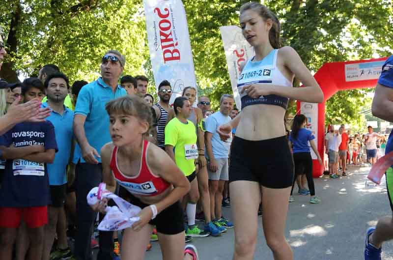 Βίκος Street Relays Ιωάννινα 2016 -στιγμιότυπο αλλαγής σκυτάλης