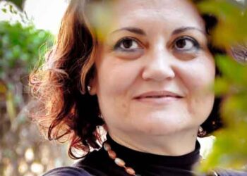 ΑΠΟΧΑΙΡΕΤΩΝΤΑΣ ΤΟ 2015: “Ενωμένοι όλοι μαζί να επαναπροσδιορίσουμε τα χαμένα νοήματα”… Της Μαριάννας Παυλίδου