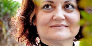 ΑΠΟΧΑΙΡΕΤΩΝΤΑΣ ΤΟ 2015: “Ενωμένοι όλοι μαζί να επαναπροσδιορίσουμε τα χαμένα νοήματα”… Της Μαριάννας Παυλίδου