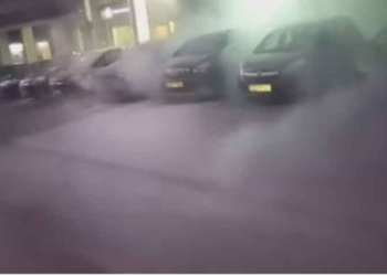 Δείτε το βίντεο που ανέβασε ο Παντελής Καραλευθέρης από την κατάσβεση της φωτιάς που προκλήθηκε από την επίθεση με μολότωφ στη ΔΕΗ στη Χαλκοκονδύλη!