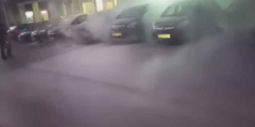 Δείτε το βίντεο που ανέβασε ο Παντελής Καραλευθέρης από την κατάσβεση της φωτιάς που προκλήθηκε από την επίθεση με μολότωφ στη ΔΕΗ στη Χαλκοκονδύλη!