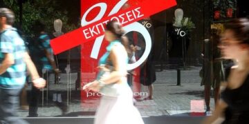 Πρεμιέρα σήμερα για τις χειμερινές εκπτώσεις