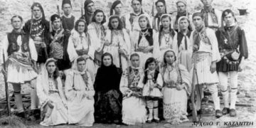 Οι πρώτοι τελειόφοιτοι του 8τατάξιου Γυμνασίου Πτολεμαϊδος στο, “χορό του ζαλογγου” 1944- Από την στήλη του κ. Γ. Καζαντζή στον Παλμό 13/01/2016