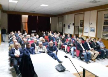 Ελπιδοφόρα μηνύματα για την οργάνωση της αγροτικής παραγωγής μετέφεραν Θεσσαλοί αγρότες- συνεταιριστές στους αγρότες του Ν. Κοζάνης