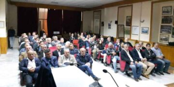 Ελπιδοφόρα μηνύματα για την οργάνωση της αγροτικής παραγωγής μετέφεραν Θεσσαλοί αγρότες- συνεταιριστές στους αγρότες του Ν. Κοζάνης