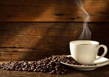 Οι νέοι πλήττονται από το νέο φόρο στον καφέ και τους απασχολεί