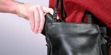 Γρεβενά: Αποπειράθηκαν να κλέψουν πορτοφόλι από τσάντα στο χώρο της εμποροπανήγυρης