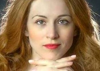 Η συγγραφέας με τα καστανά μάτια – Γράφει η Δήμητρα Καραγιάννη