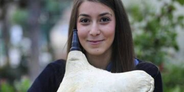 Η 17χρονη Ειρήνη Σαχταρίδου που παίζει τουλούμ’! –  Γράφει ο Βασίλης Καρυοφυλλίδης