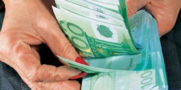 Εξαπάτησαν 55χρονη στην Καστοριά και της απέσπασαν 5.000 €