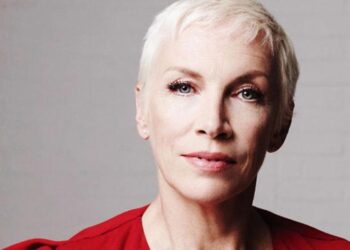 Η Μουσική Γωνιά του Μίλτου Ηλιάδη στο e-ptolemeos.gr –  Annie Lennox – I Put A Spell On You