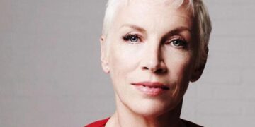 Η Μουσική Γωνιά του Μίλτου Ηλιάδη στο e-ptolemeos.gr –  Annie Lennox – I Put A Spell On You