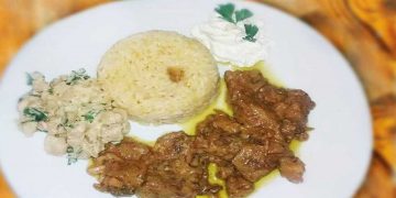 Μαγειρεύοντας με την Αρετή: Χοιρινή τηγανιά αλα κρεμ