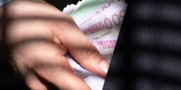 Καστοριά: 29χρονη αφαίρεσε από 85χρονο 400 ευρώ