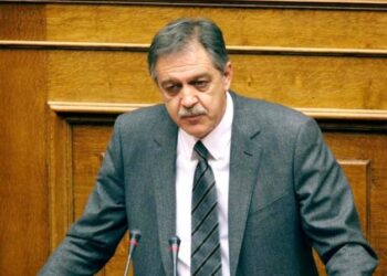 Όχι άλλους σωτήρες – Γράφει ο Πάρις Κουκουλόπουλους