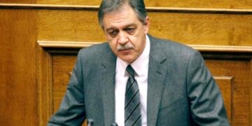 Όχι άλλους σωτήρες – Γράφει ο Πάρις Κουκουλόπουλους