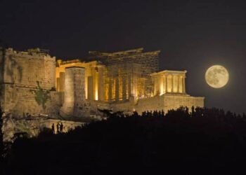 Είστε έτοιμοι για τη μεγαλύτερη Πανσέληνο των τελευταίων 70 ετών; (Vids)