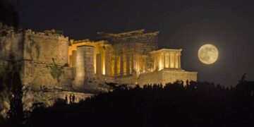 Είστε έτοιμοι για τη μεγαλύτερη Πανσέληνο των τελευταίων 70 ετών; (Vids)