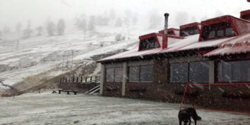 Χιονόπτωση τώρα στο Χιονοδρομικό Κέντρο Βασιλίτσας Γρεβενών