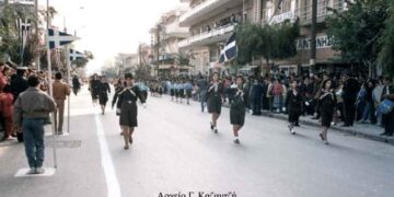 Το Σώμα Ελληνίδων οδηγών στην παρέλαση της Εθνικής επετείου του ΟΧΙ το 1940!! – Από την στήλη του κ. Γ. Καζαντζή στον Παλμό 02/11/2016