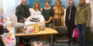 Προσφορά ρούχων και παιχνιδιών από το Σύλλογο Ηπειρωτών Κοζάνης στο «Μαγαζάκι Αλληλεγγύης» του Δήμου Κοζάνης