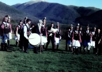 Οι Μωμόεροι σε ένα εκπληκτικό βίντεο!