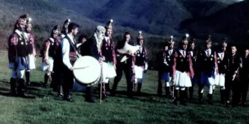 Οι Μωμόεροι σε ένα εκπληκτικό βίντεο!