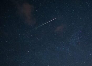 Η πανσέληνος «σβήνει» τα πεφταστέρια – Απόψε η τελευταία υπερπανσέληνος του έτους