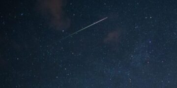 Η πανσέληνος «σβήνει» τα πεφταστέρια – Απόψε η τελευταία υπερπανσέληνος του έτους