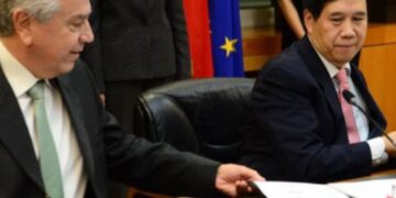 Έπεσαν οι υπογραφές με τους Κινέζους για τον ΑΔΜΗΕ