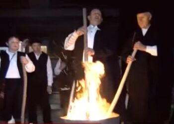 Πτολεμαΐδα:  Αναβίωσε για ακόμη μια χρονιά το έθιμο «Κόλιαντα Μπάμπω»