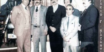 Η Δημοτική ηγεσία, 1983-1886, με Δήμαρχο τον, Ανέστη Σπανίδη, στη χοροεσπερίδα του Σωματείου, Επιπλοποιών-Ξυλουργών και ταπετσιέρηδων, το 1985 – Από την στήλη του κ. Γ. Καζαντζή στον Παλμό 28/12/2016