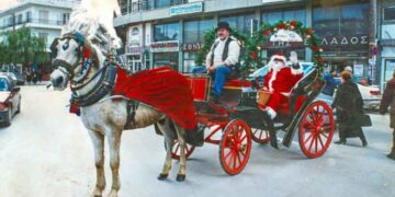 Μπάμπης Καραφουλίδης με το υπέροχο Βαέθων (παϊτόνι) του και τον προσωπικό του Αγιο Βασίλη, 2003  – Από την στήλη του κ. Γ. Καζαντζή στον Παλμό 28/12/2016