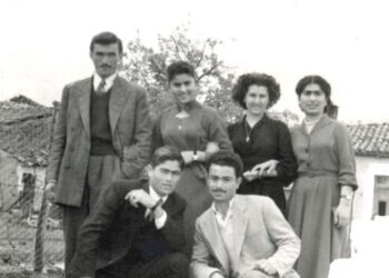 Μια υπέροχη παρέα ωρίμων  νέων συμπολιτών μας το 1953- Από την στήλη του κ. Γ. Καζαντζή στον Παλμό 24/02/2016