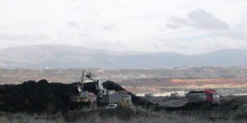 Κίνδυνος “μπλακ άουτ” στα ορυχεία της ΔΕΗ – Απλήρωτοι οι εργολάβοι – Σε διαθεσιμότητα ή σε υποχρεωτική άδεια εκατοντάδες εργαζόμενοι