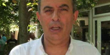 «Σσσσσσ…. μην θορυβείτε. Ενοχλείτε τον σκηνοθέτη» – Απάντηση του Γ. Αδαμίδη στα σχόλια του Θ. Μουμουλίδη