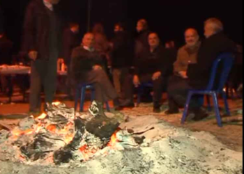 Έστησαν γλέντι οι αγρότες στο μπλόκο του Αντίγονου – Δείτε βίντεο