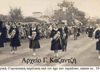 Μαθήτριες και μαθητές με τα τύμπανα οδηγούν την πορεία των μαθητών προς την εξέδρα των επισήμων- Από την στήλη του κ. Γ. Καζαντζή στον Παλμό 23/03/2016