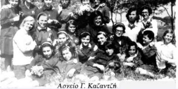 Μαθήτριες, της Β΄τάξης Γυμνασίου Πτολεμαϊδος,  σε εκδρομή στο σταθμό ΣΕΚ το 1967- Από την στήλη του κ. Γ. Καζαντζή στον Παλμό 02/03/2016