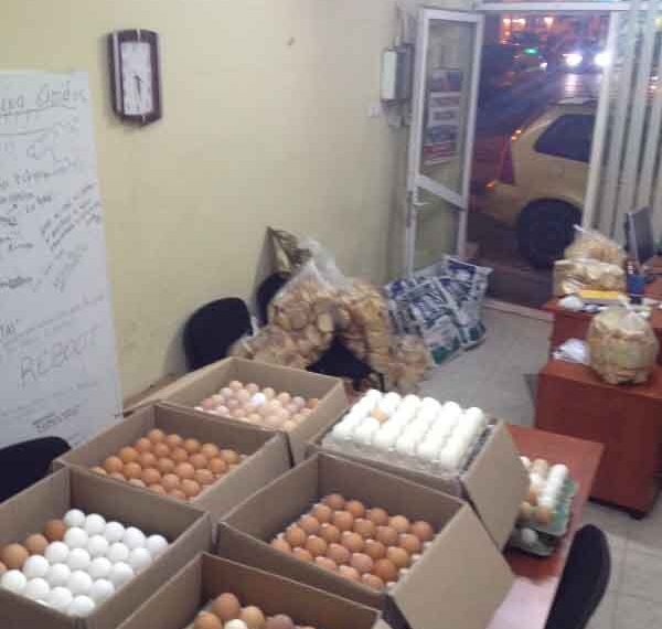 Αποστολή τροφίμων από το Βελονωτό στους πρόσφυγες της Ειδομένης