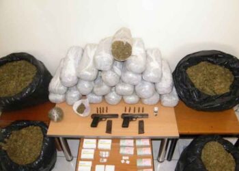 66χρονος συνελήφθη στην Καστοριά με πάνω από 40 κιλά κάνναβης και δύο πιστόλια