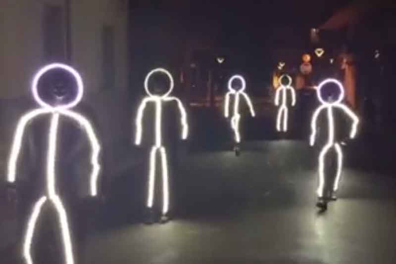 Πτολεμαϊδιώτες καρναβαλιστές υποδύονται …ηλεκτρικούς λαμπτήρες! Δείτε το απίστευτο βίντεο!