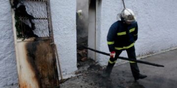 Φλώρινα: Μάνα και κόρη προσπάθησαν να κάψουν το σπίτι γείτονα – Απίστευτη τροπή στην υπόθεση της φωτιάς!