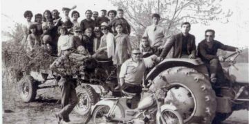 Φιλική παρέα, της κάτω Πτολεμαϊδος, στην πρωτομαγιάτική γιορτή..- Από την στήλη του κ. Γ. Καζαντζή στον Παλμό 20/04/2016