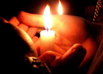 Η ιστορία της πασχαλινής λαμπάδας – Το βάπτισμα των Φωτισμένων