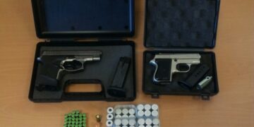 Δρέπανο: Πιστόλια κρότου και φωτοβολίδες λάμψης βρέθηκαν σε οικία 32χρονου