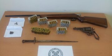 Σύλληψη δύο ατόμων στην Κοζάνη – Ξιφολόγχη βρέθηκε στο σπίτι του ενός